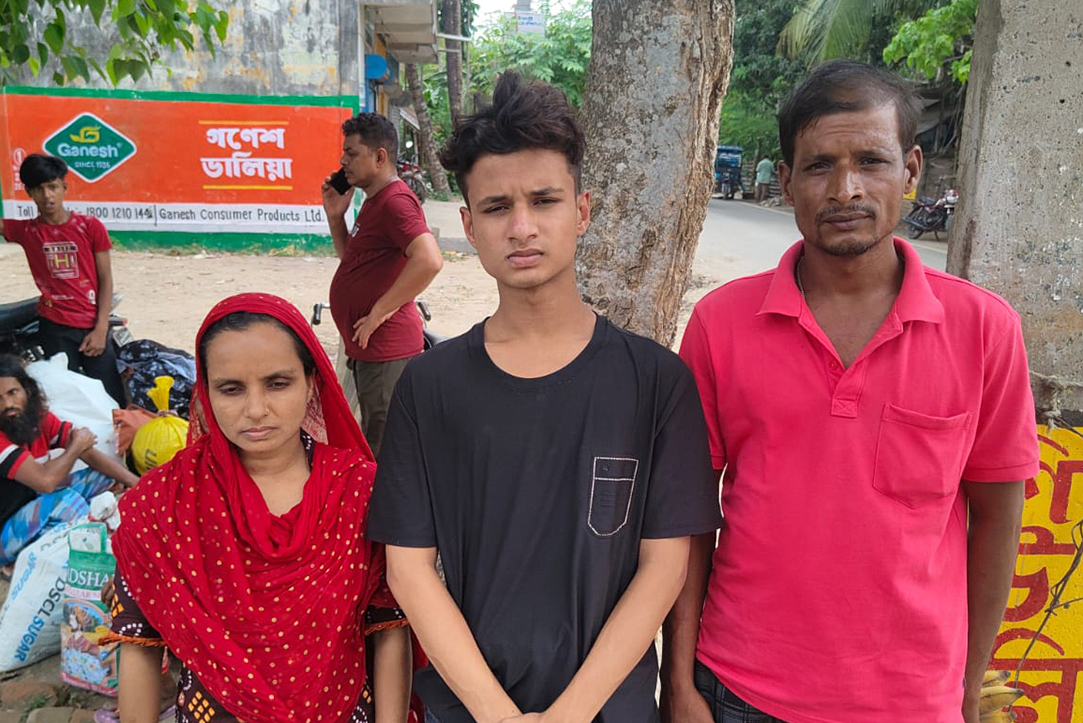 Mirazul Ghazi, 42, along with his wife Sabina Yasmin, and their son Nayem Ghazi [Gurvinder Singh/Al Jazeera]