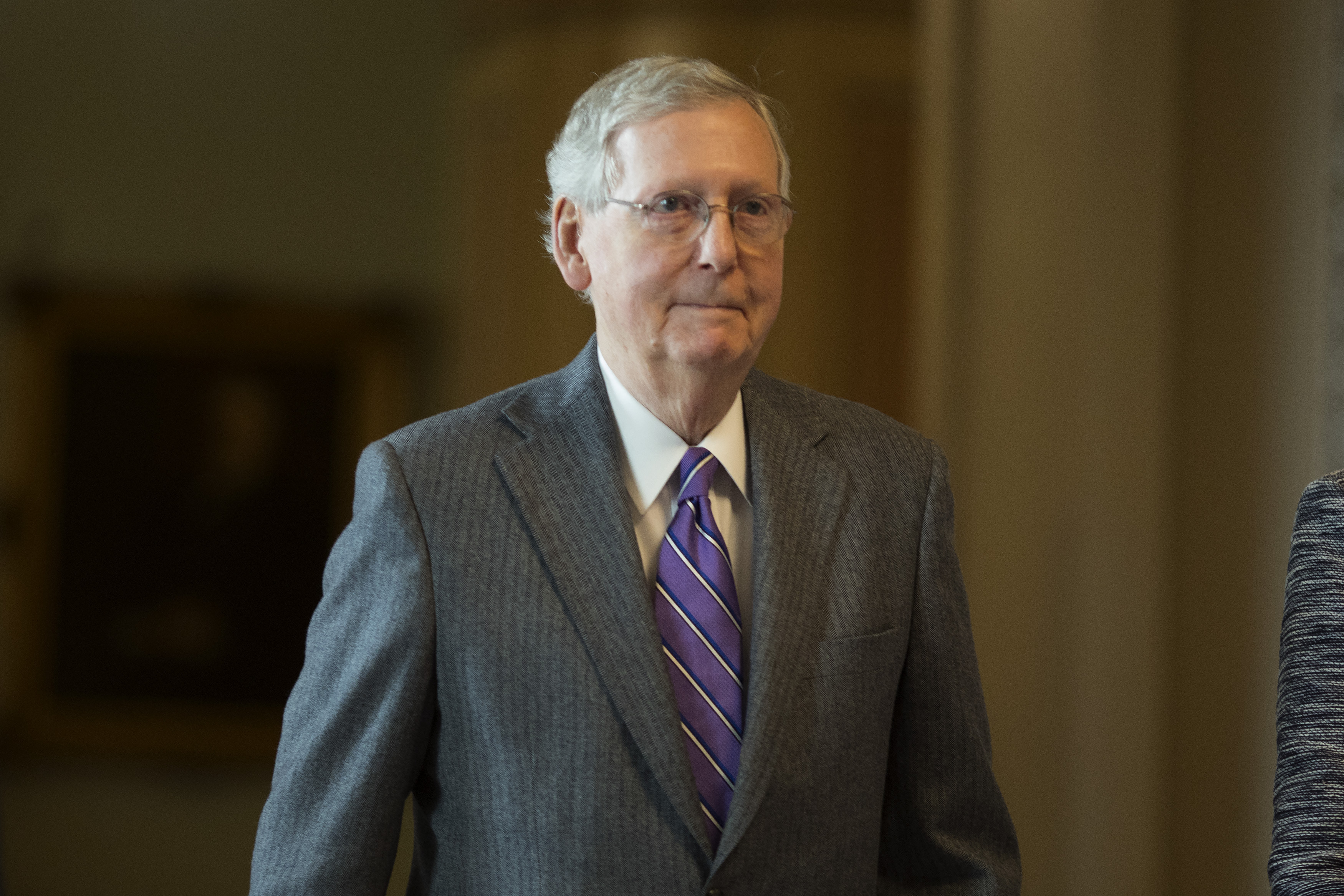 WASHINGTON, DC - FEBRUARY 15: Senate Majority Leader Mitch McConnell (R-KY) walks to his office at the U.S. Capitol on February 15, 2018 in Washington, DC. The Senate is set to vote on an immigration bill despite the threat of a veto from the White House. Aaron P. Bernstein/Getty Images/AFP (Photo by Aaron P. Bernstein / GETTY IMAGES NORTH AMERICA / Getty Images via AFP)