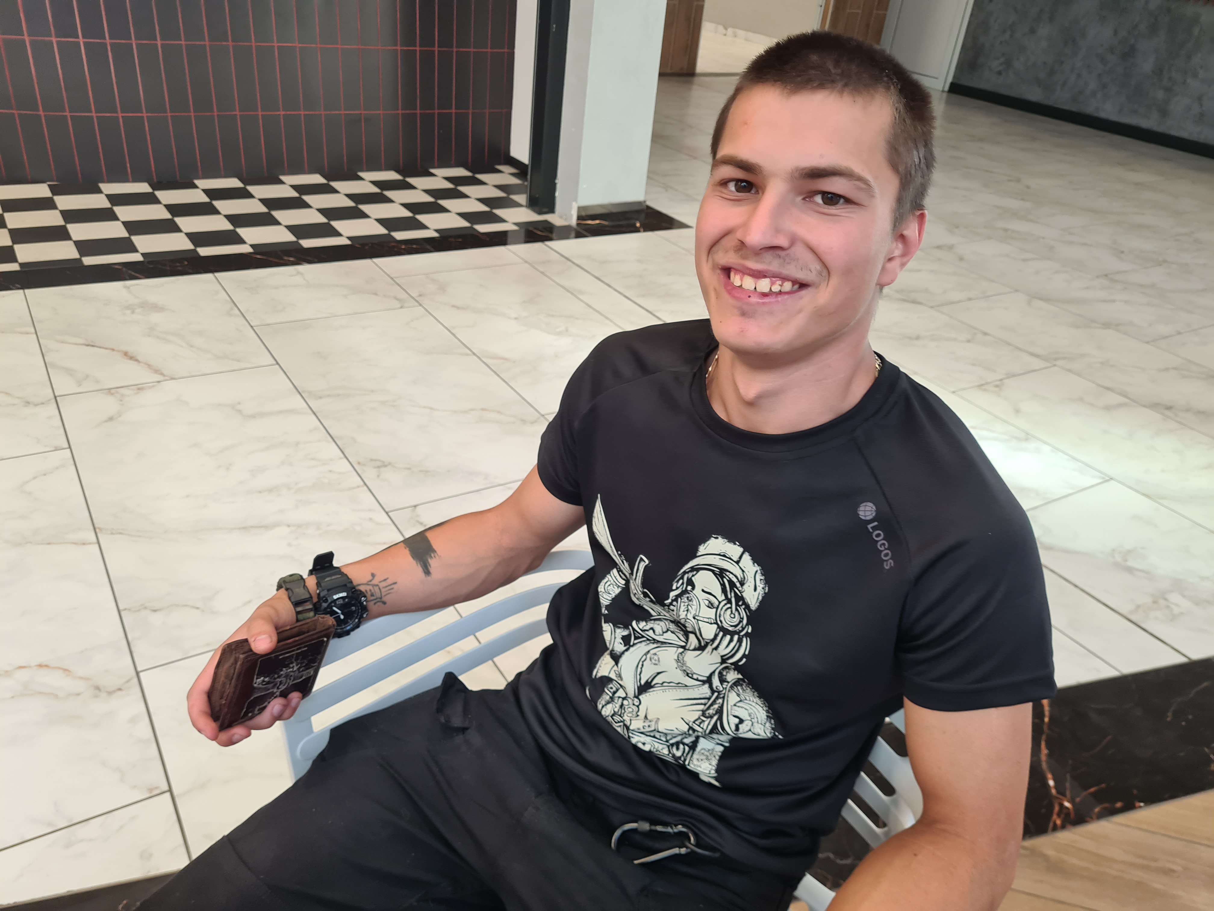 Denys Kostev in a shopping mall outside Kyiv (1)-1790684002