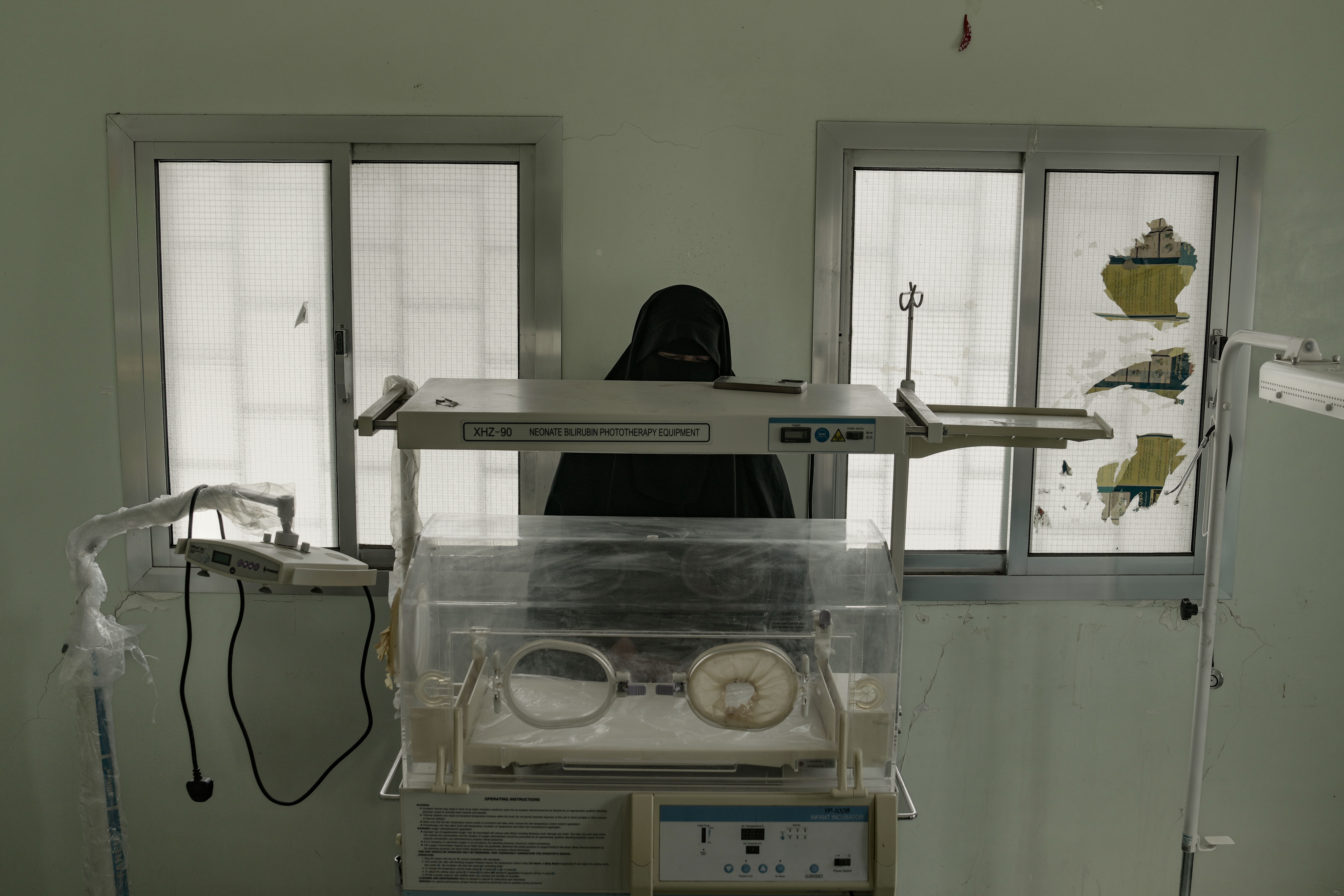 A medical incubator inside a hospital in Aden. In health facilities, electricity cuts affect far more than lighting, as operating rooms, intensive care units, incubators, laboratories and medical equipment depend on a continuous power supply. Photo: Belal Khaled