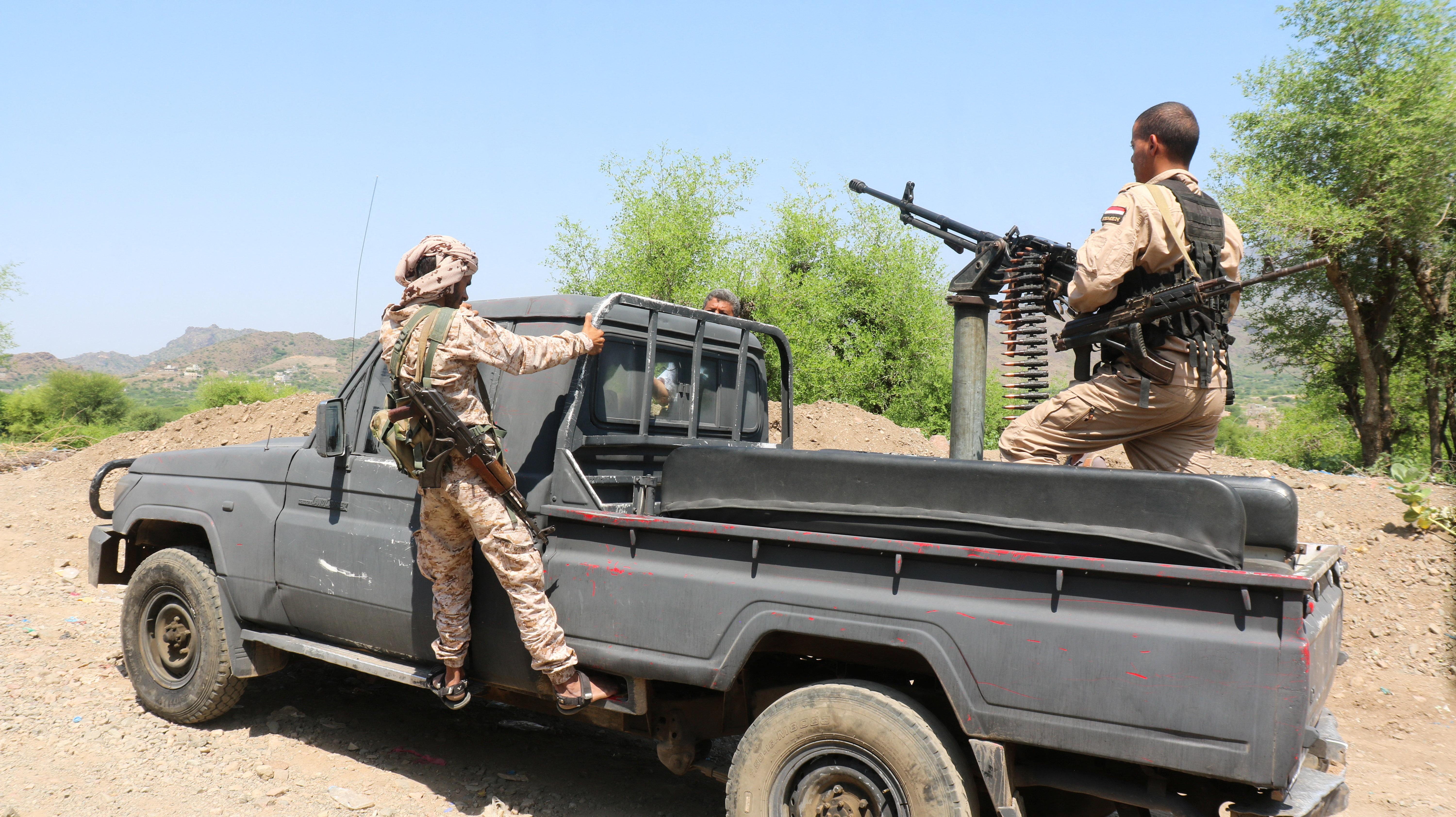 Members of the Saudi-backed Yemeni government forces ride on a military pick-up vehicle as they patrol a road leading to a frontline of clashes with Iran-aligned Houthi fighters, in Taiz province, Yemen, September 30, 2026. REUTERS/Ebrahim Al-Suhaibi